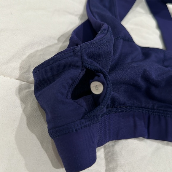 Sport bra size 6 - Picture 3 of 3